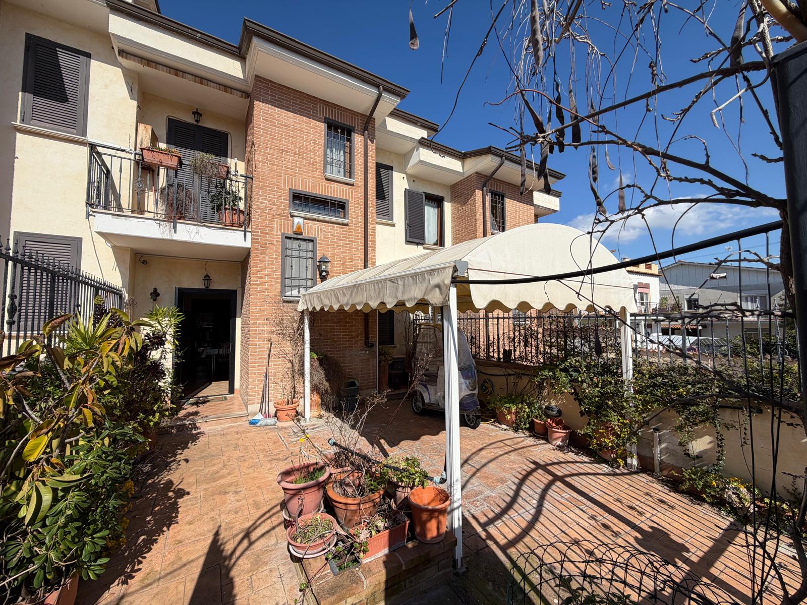 (4)